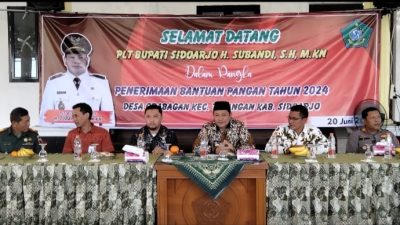 Plt. Bupati Sidoarjo H. Subandi Salurkan Bantuan Pangan Beras di Kecamatan Tulangan