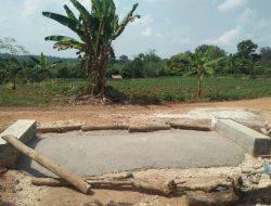 Respon Cepat, Kades Ujan Mas Melakukan Perbaikan Gorong-gorong yang Amblas