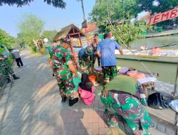 Satgas TMMD Kodim 0816/Sidoarjo dan Warga Desa Penambangan Gotong-royong Kebersihan dan Keindahan Lingkungan