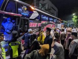 Tangis Haru Keluarga Iringi Kedatangan Jama’ah Haji Bojonegoro