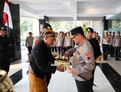 Irjen Pol Ahmad Luthfi: Tradisi Penyerahan Air Suci Rangkaian HUT Bhayangkara ke 78 Simbol Polda Jateng Hadir menuju Indonesia Emas