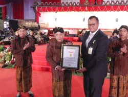 Gelar Wayang Kulit dan Libatkan UMKM dalam Hari Bhayangkara ke-78, Polri Raih Dua Rekor MURI