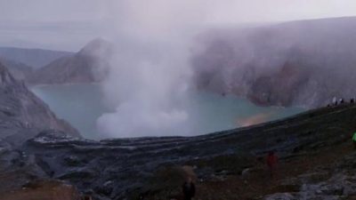 Gunung Kawah Ijen Naik Status Waspada, Wisatawan Dilarang Mendekat