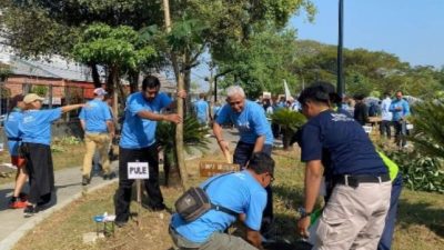 Hari Kedua B-TIFF, Para Delegasi 8 Negara Diajak Tanam Pohon di Taman Bengawan Solo