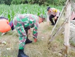 Jelang Tradisi Nyadran, Babinsa Koramil Ngambon Bojonegoro Bersih-bersih Desa