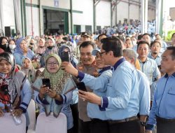 Makan Roti Pakai Caos, Pak Luthfi Memang Joss; Karyawan PT Sukorintex Batang Sambut Kapolda Jateng Dengan Pantun