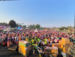 Meriahkan Ulang Tahun ke-17, PKH Kecamatan Wuluhan Gelar Jalan Sehat