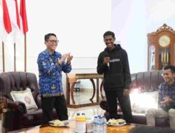 PJ Bupati Adriyanto Berikan Kado Prestasi ke Sejumlah Pemuda Bojonegoro