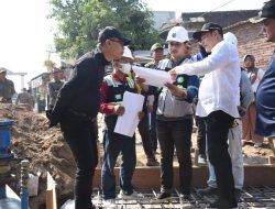 Plt. Bupati Sidoarjo Pantau Langsung Pembangunan Jembatan Kedungpeluk