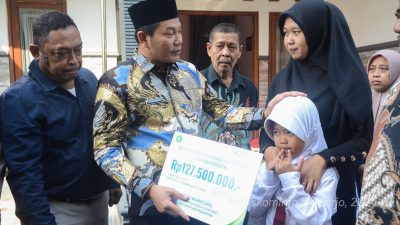 Plt. Bupati Sidoarjo Serahkan Santunan JKM Sekaligus Beasiswa Pendidikan Rp127 Juta