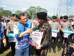 Ribuan Paket Sembako Dibagikan Irjen Pol Ahmad Luthfi Dalam Acara Trabas Kamtibmas dan Baksos di Cilacap