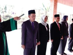 Pj. Mas Ali Kuncoro Melantik dan Mengambil Sumpah Jabatan Ruby Hartoyo Sebagai Kadis Pendidikan dan Kebudayaan Kota Mojokerto