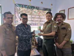 Administratur Perhutani KPH Bondowoso Menyerahkan Insentif Kepada 9 Ketua LMDH dan 1 Ketua Koprasi Beserta 10 Ketua Kelompok Kopi