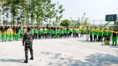 Babinsa Kodim Bojonegoro Bekali Ratusan Pelajar dengan Wasbang dan PBB