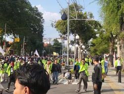 Bersama Jaga Ketertiban, Polri dan Mahasiswa Beri Teladan dalam Aksi di Tengah Kota