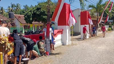 KKN ITS Mandala bersama Warga dan Siswa PSHT Rayon Lojejer Lakukan Pengecatan Gapura serta Balai Kasun Jelang HUT RI ke 79