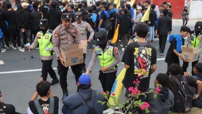 Kapolres Pimpin Langsung Pengamanan Unras di Gedung DPRD Bojonegoro