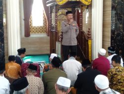 Kapolsek Tulangan Sidoarjo Sampaikan Pesan Kamtibmas di Masjid Nurul Huda
