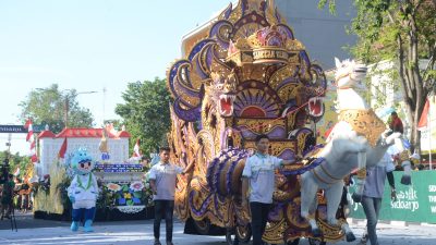 Menteri Pariwisata dan Ekonomi Kreatif RI Apresiasi Karnaval Shining Jayandaru