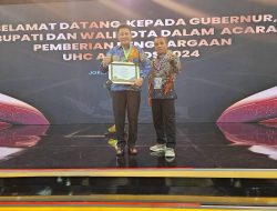 Plt. Bupati Sidoarjo Terima Penghargaan UHC Award 2024