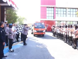 Polres Bojenegoro Bagikan 15 Tangki Air Bersih di Sejumlah Wilayah yang Terdampak Kekeringan