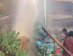 Sumur Bor Kedalam 90 Meter Mengeluarkan Air Hingga Belasan Meter di Sampang