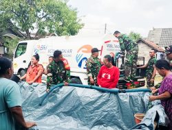 Babinsa Kodim Bojonegoro Distribusikan 75 Ribu Liter Air Bersih untuk Warga di Kecamatan Sugihwaras