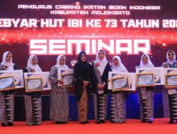 Bupati Ikfina Apresiasi Dedikasi Bidan di Mojokerto Pada Gebyar HUT IBI ke-73