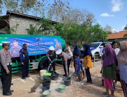 Droping Air Bersih, Polres Wonogiri Dorong Masyarakat Peduli Dampak Kekeringan 