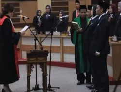 Tiga Pimpinan DPRD Kab. Mojokerto Dilantik, Hj. Ayni Zuroh Ketua, H. Khoirul Amin dan H. Winajat Wakil Ketua