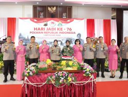 Kapolda Jateng Hadiri Peringatan Hari Jadi Polwan ke-76, Ajak Polwan Terus Tingkatkan Kemampuan dan Kompetensi Diri