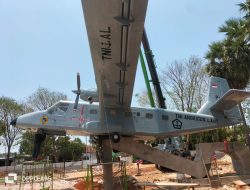 Pemasangan Monumen Pesawat Nomat di Taman Kota Tuban Resmi Rampung
