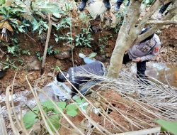 Polisi Evakuasi Penemuan Mayat Bayi di Saluran Anak Sungai Desa Tulung Balak