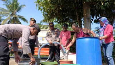 Polres Malang Salurkan Bantuan Air Bersih di Dua Desa Terdampak Kekeringan
