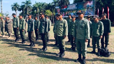 Administratur Perhutani KPH Bondowoso Beserta Jajarannya Mingukit Upacara HUT TNI ke 79 di Alun Alun RBA Ki Ronggo