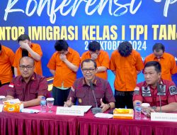 Kantor Imigrasi Kelas I TPI Tanjung Perak Deportasi 10 WNA Terlibat Penipuan Online