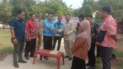 Kepala Desa Kalibalangan, Serah Terima Pembangunan Jalan OnderlaGh Tahun 2024