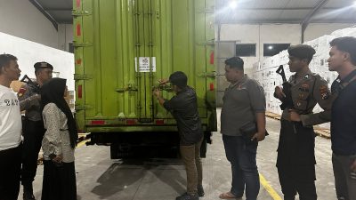 Polisi Kawal Ketat Kedatangan Surat Suara Pilkada Serentak 2024 di Jember