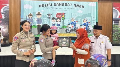 Polisi Sahabat Anak, Satlantas Polresta Sidoarjo Kenalkan Pentingnya Tertib Berlalu Lintas kepada  Murid PG dan TK
