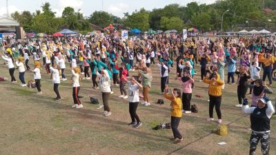 Ribuan Orang Padati Alun-Alun Nguntoronadi Dukung Ahmad Luthfi-Taj Yasin dan Tarso-Teguh