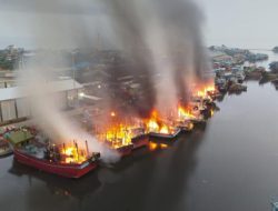 12 Kapal Perikanan Terbakar di Pelabuhan Pekalongan, Polda Jateng Kerahkan 6 Unit Damkar