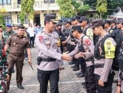 Dalam Rangka Menjaga Kondusifitas Pilkada, Polres Situbondo Terjunkan Personel ke TPS