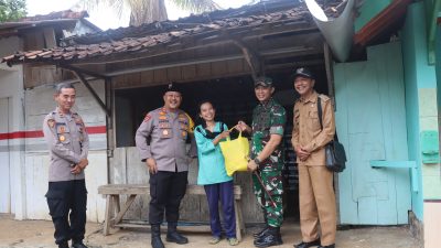 Jumat Berkah Wujudkan Pilkada Damai, Kapolres Wonogiri Salurkan Bantuan Sembako