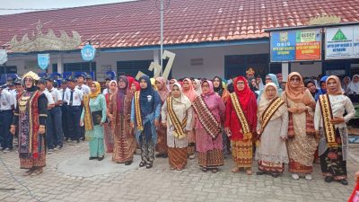 Memperingati HGN, SMP Negri 3 Kotabumi Meriahkan Dengan Pertunjukan Tarian Lampung
