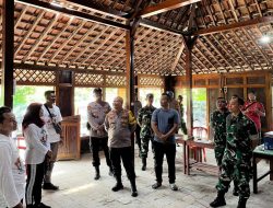 Pastikan Kesiapan di TPS, Kapolres Bersama Dandim Cek TPS di Wilayah Kabupaten Wonogiri