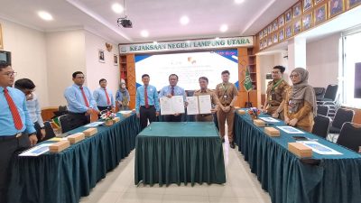 Penandatanganan MoU Antara Kejari dengan Dinas Perkimcaptaru Lampura Tentang Hukum Bidang Datun