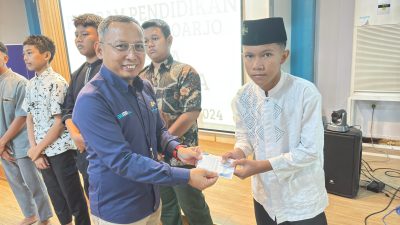 Berbagi Tali Asih, YBM PLN Sidoarjo Tebar Senyuman dan Harapan Melalui Beasiswa Anak Sekolah