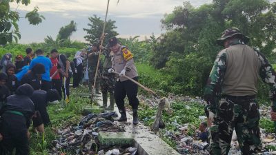 Cegah Banjir, Forkopimka Gedangan Kerja Bakti Bersih Bersih Sungai Sawotratap