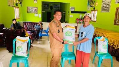 Pemdes Suka Dana Ilir, Bunga Mayang Salurkan kepada 329 KPM Bantuan Beras