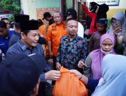 Plt. Bupati Sidoarjo Sidak dan Berikan Bantuan untuk Pilihan Korban Puting Beliung di Ngingas Waru
